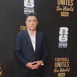 ژست دوستانه امیر قلعه‌نویی در کنار اسطوره های فوتبال جهان+ عکس