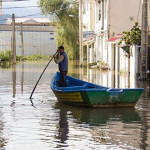 قایق‌رانی در خیابان‌های یک شهر ایران/ به دنبال وقوع سیلاب + فیلم