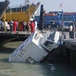 فروریختن یک پل در هرمزگان هنگام عبور کامیون+ فیلم