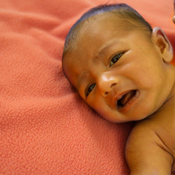 از یرقان در نوزادان خود حتماً جدی بگیرید: نکات مهم و ضروری