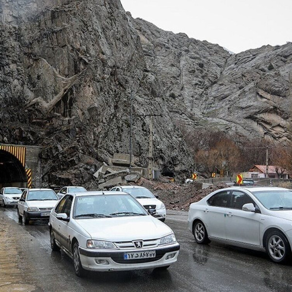 جاده چالوس بدون وقفه همچنان بسته مانده است!