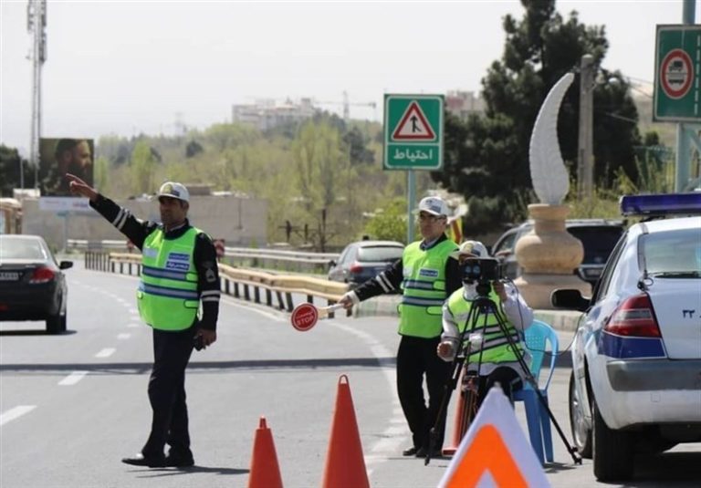 نیم میلیون خودرو برای صحبت راننده با تلفن همراه در تهران جریمه شدند