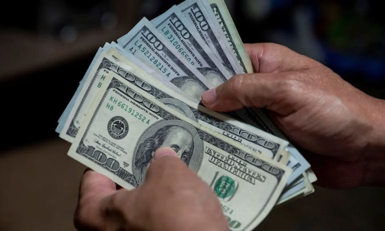 آخرین قیمت دلار در ایران: ۴۲ هزار و ۹۲۰ تومان!!