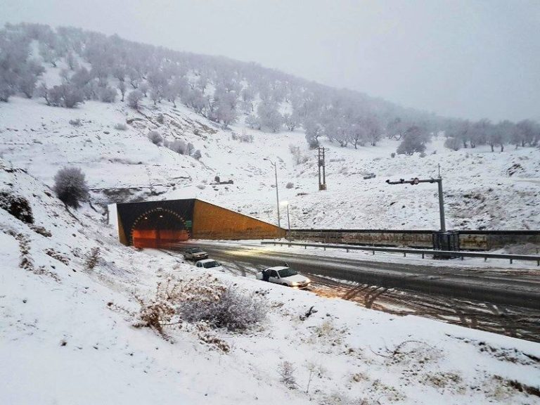 ترافیک مسدود بر اثر بارش برف؛ انسداد ۴ محور!