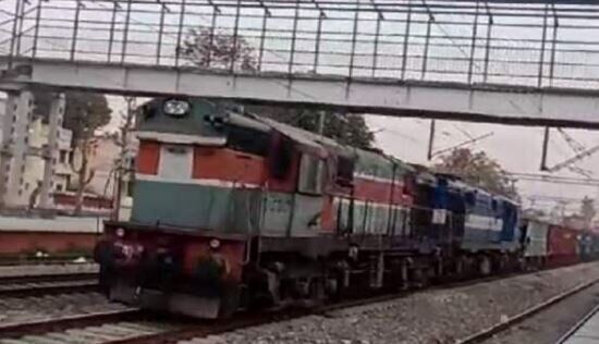 حیرت‌انگیز: قطاری بدون راننده در هند، ۷۰ کیلومتر را پشت سر گذاشت!