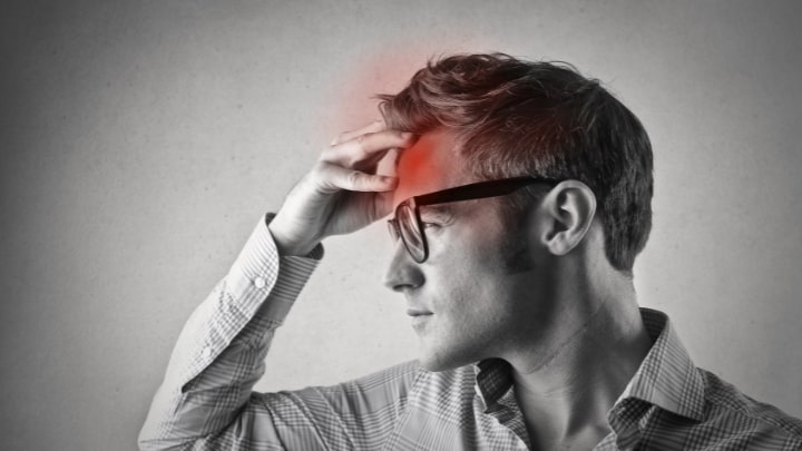 سر درد از عوارض روزه گرفتن بدون سحری سر درد از عوارض روزه گرفتن بدون سحری