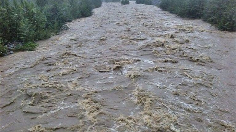 اخطار: رودخانه در لرستان به هجوم آمده است! + ویدیو