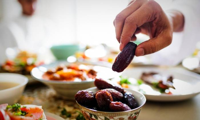 از خوردن این غذاها در افطار و سحر پرهیز کنید!