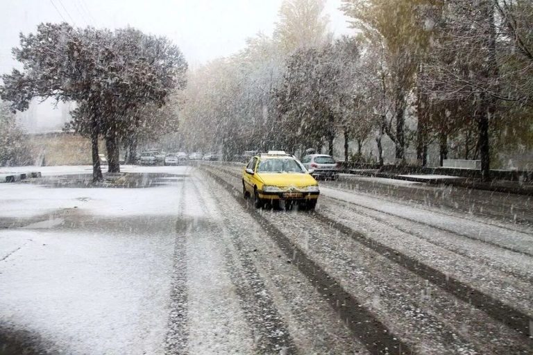 مهاباد در ششمین روز بهار پوشیده از برف شد!