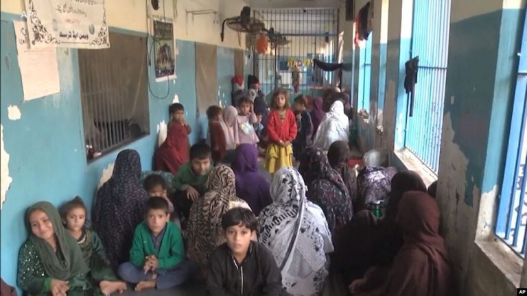 واردات میلیون‌ها افغانستانی به ارضای زندگی در ایران