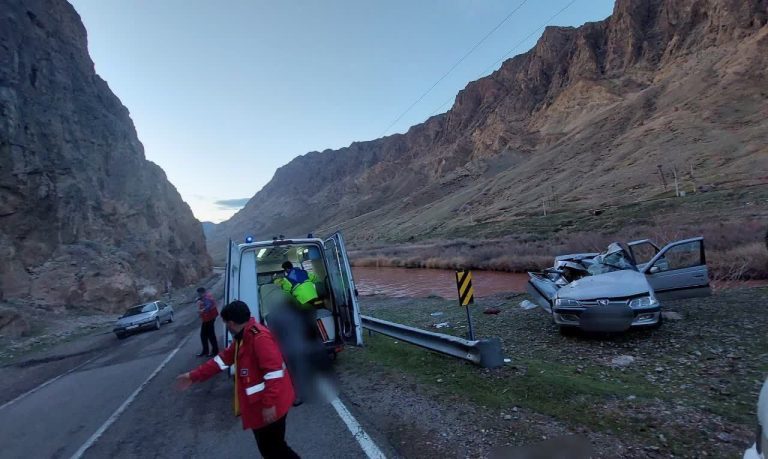 واقعه تکان‌دهنده ریزش کوه در جاده جلفا که منجر به مصدومیت سه نفر شد