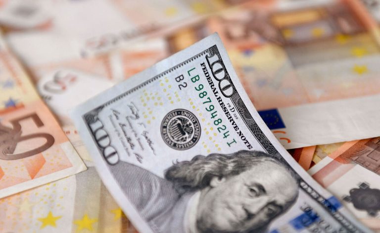پول افغانستان حکومتی دلار را برانکوب کرد! / رویداد عجیب در بازار اقتصادی ایران