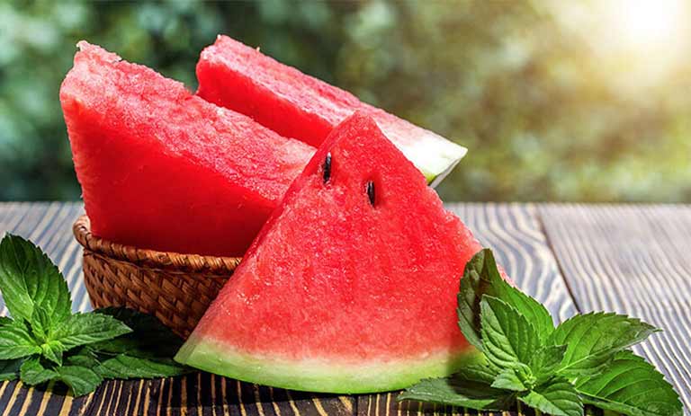 پوست خود را با این خوراکی‌ها مجددا تازگی بخشید!