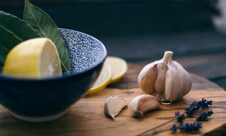 سریعا بخورید! تأثیرات شگفت‌آور سیر ناشتا که شما هنوز نمی‌دانید