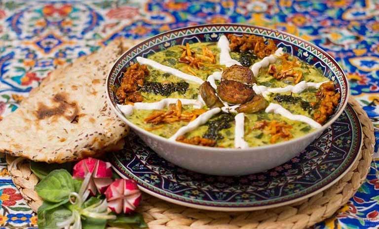 آشنایی با برترین غذاهای اصفهان؛ سفری به دنیای طعم‌های اصیل