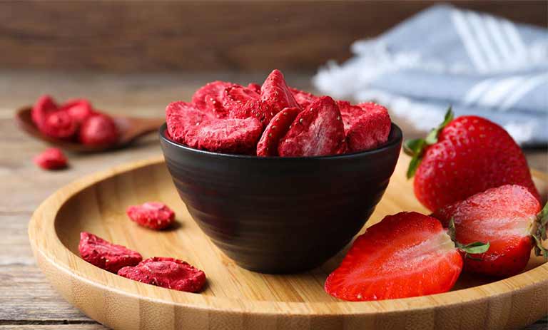 فواید شگفت‌انگیز توت فرنگی خشک که ممکن است ناشناخته باشد!