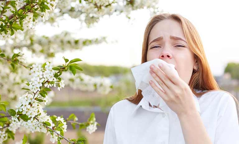 راه حل‌های طب سنتی برای برطرف کردن علائم آلرژی بهاری