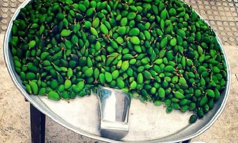 طعم ناب بادام در کنار عوارض خوردن بی رویه با بادام چغاله چیست؟