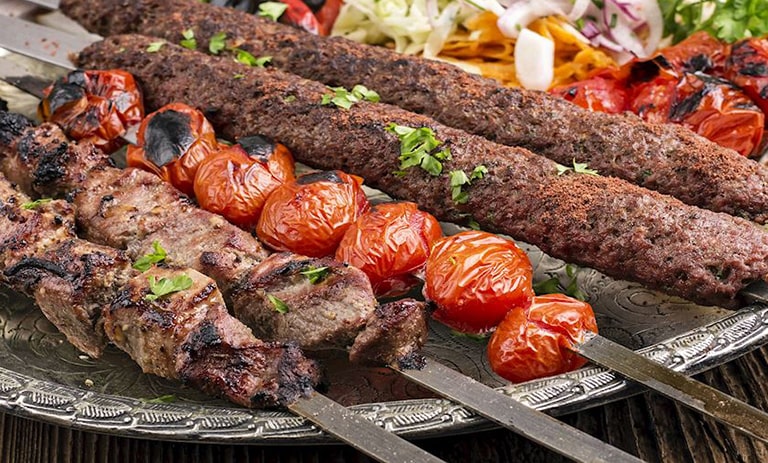 12 راز برای آماده کردن کباب کوبیده خانگی شگفت انگیز از سیخ