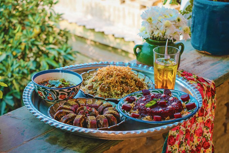 سفری به دنیای لذت بخش غذاهای محلی شیراز