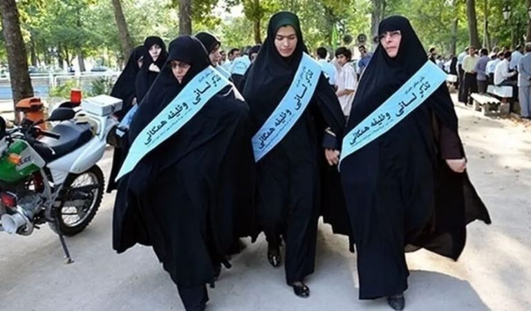 شروع ماجرای جدید: به دنبال جامعه‌ای پوشیده از حجاب