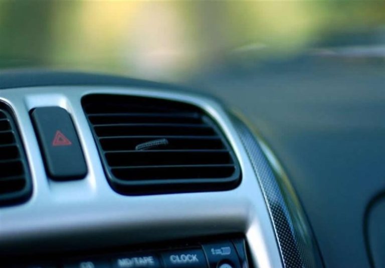 استراحت کوتاهی برای خودرو: کولر روشن یا پنجره ها باز؟