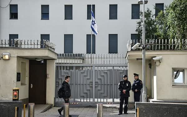 اسرائیل از ترس پاسخ ایران، سفارتخانه‌ها را ترک می‌کند!