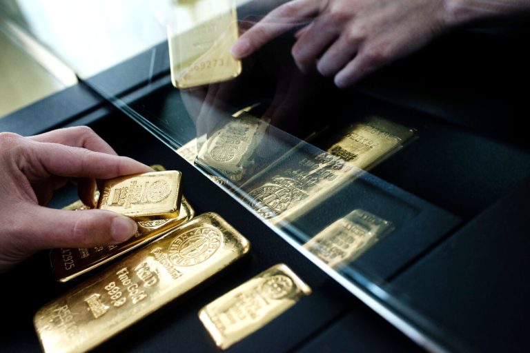 بازار طلا شورانگیز: فروش بی‌سابقه ۲۲۰۹ کیلو طلا در ۱۷ حراج!/ زمان حراج بعدی اعلام شد