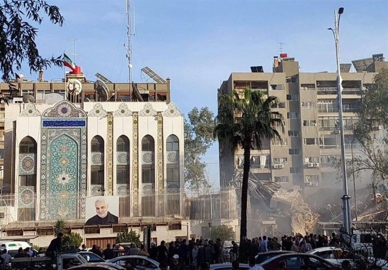 تلاش داوطلبانه ۵ تن برای دفاع از سفارت ایران در مقابل حمله نیروهای صهیونیستی
