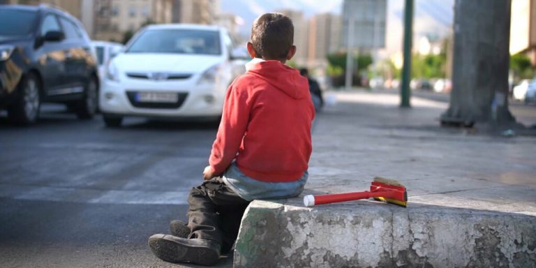 راهکار های کاهش کودکان کار در تهران: به سوی شهری پاک از زحمات کودکان