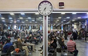 شوک برانگیز: تاخیر ۵ ساعته پرواز مشهد-تهران به خبرسازی مبدل شد! (با فیلم)