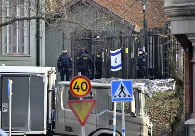 پس از وقوع تیراندازی، دفتر سفارت اسرائیل در سوئد به روی بازدیدکنندگان بسته شد