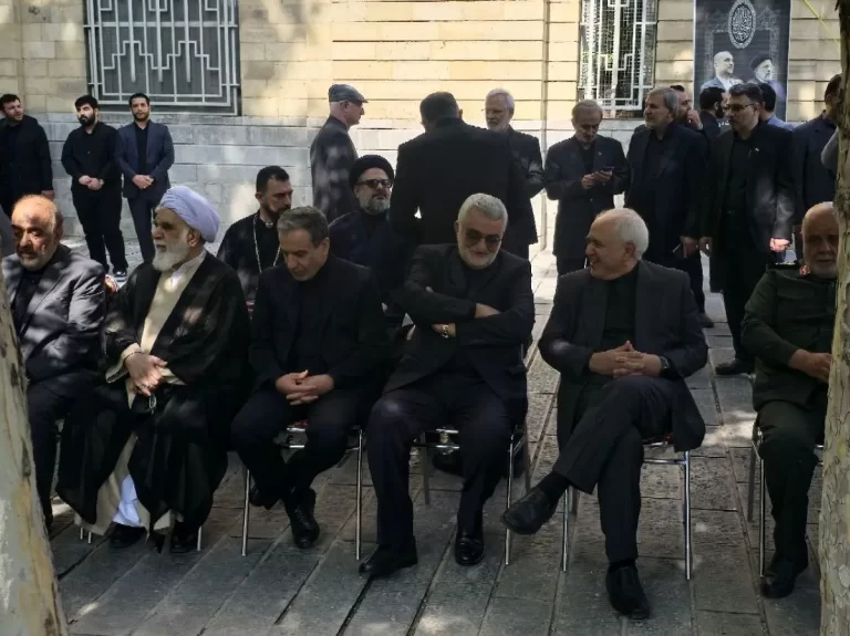 حضور باشکوه ظریف و عراقچی در مراسم وداع با ابردیپلمات ایران، امیرعبداللهیان، در صحن عزت وزارت خارجه