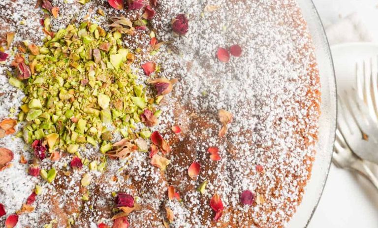 دستور پختی جادویی برای کیک هل و گلاب: لذتی بی‌پایان با بافتی نرم و پف‌دار