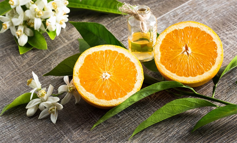 رازهای زیبایی و بهداشت پوست با استفاده از خواص روغن بهار نارنج