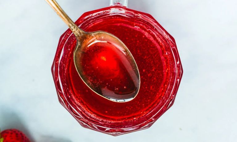 دستور پخت محبوب: شربت توت فرنگی خانگی، نوشیدنی‌ خوشمزه و فرح‌بخش
