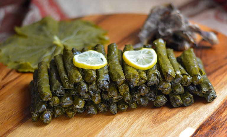 با 20 روش جادویی، دلمه برگ مویی لذیذ و فراموش نشدنی بپزید!