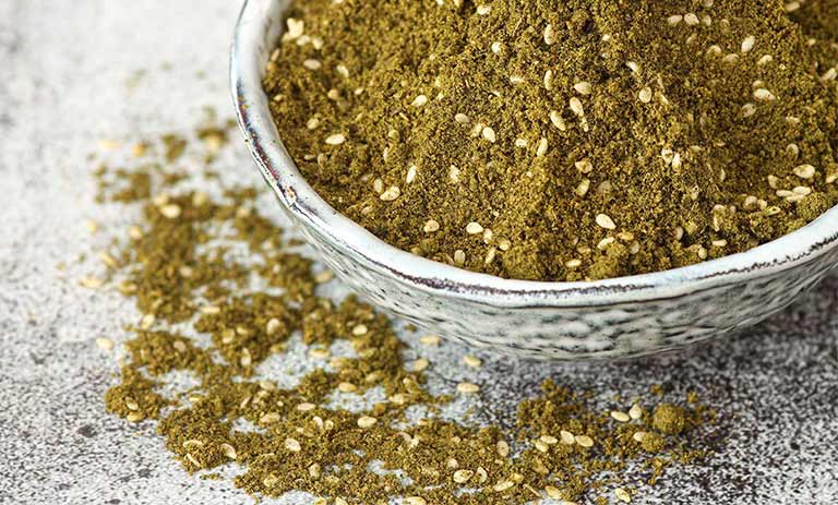 سرآشپز خانگی با ادویه زعتر؛ راز تهیه شگفت‌انگیز سالاد و غذاها