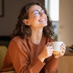 ۲۰ تکنیک هوشمندانه برای شکست خواب آلودگی بدون کمک قهوه!