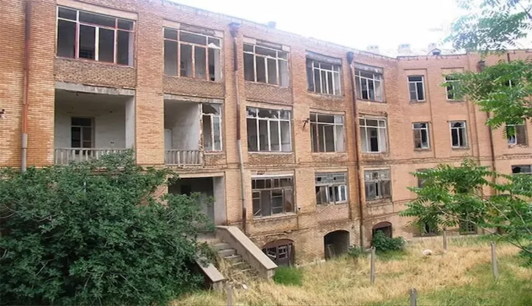 راز ویرانی بیمارستان تاریخی «مسیح» کرمانشاه: پشت پرده تخریب یک میراث درمانی