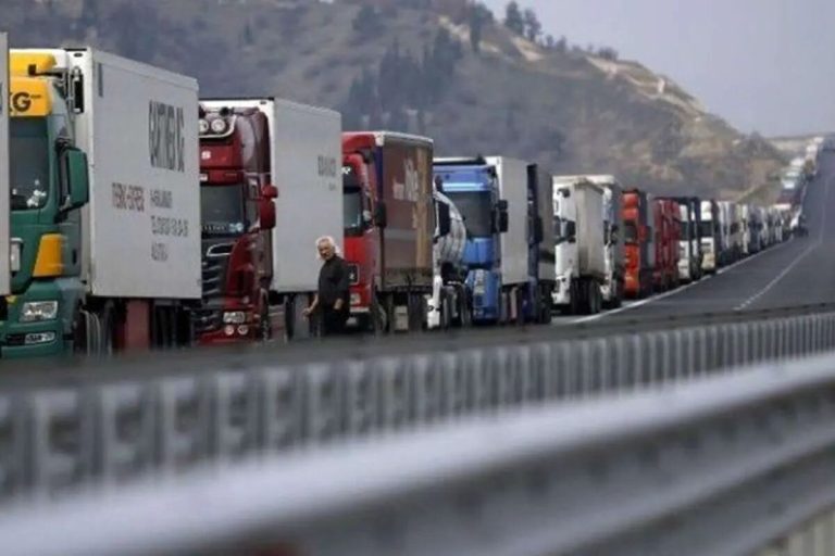 خطر بیکاری بر فراز افق های ۶۰ هزار کامیون‌دار ایرانی: مواجهه با تهدید ناگزیر!