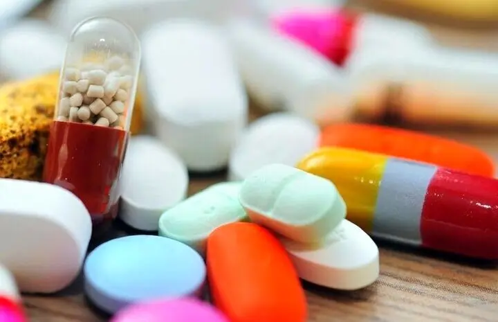 بررسی اثربخشی داروهای جدید: چگونه فرآورده‌های دارویی را قبل از زیر ذره‌بین بازار دارویی کشور می‌آزماییم؟