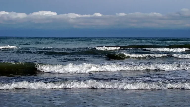 دریای خزر: امواج خروشان به راه می‌افتند!