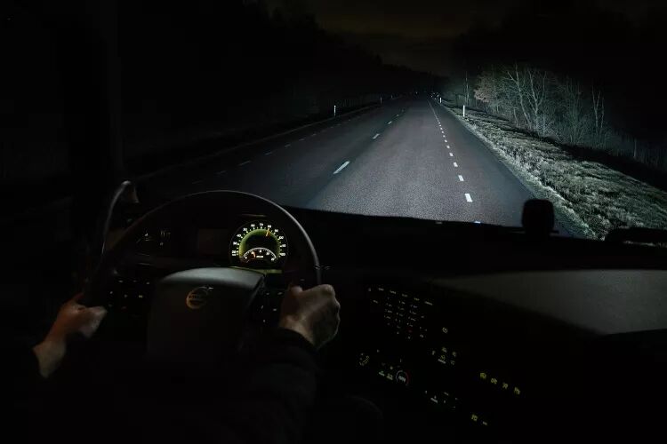 راهنمایی های حیاتی برای رانندگی در شب