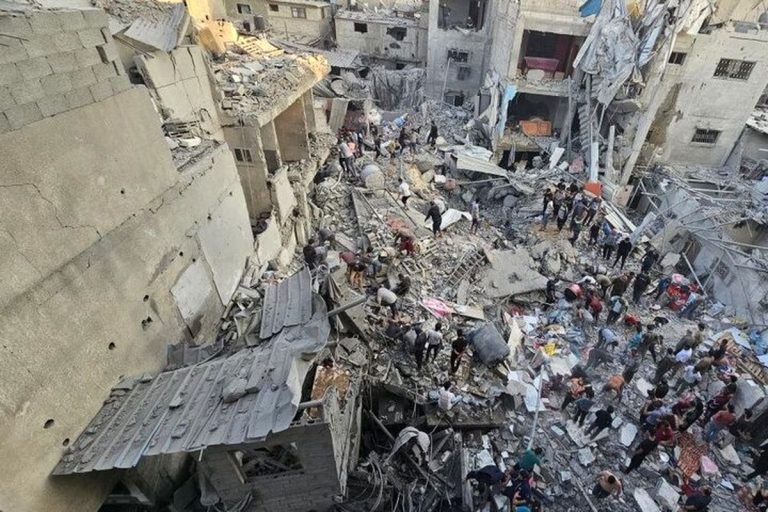 الجزیره فاش می‌کند: تصاویری دلخراش از پیامدهای حمله اسرائیل به خیمه آوارگان فلسطینی در رفح – شمار قربانیان و مصدومین در افزایش