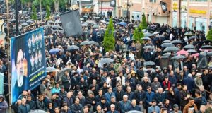 شاهد عظمت شرکت میلیونی: سیل جمعیت در خاکسپاری رییسی در مشهد – با فیلمی دیدنی!