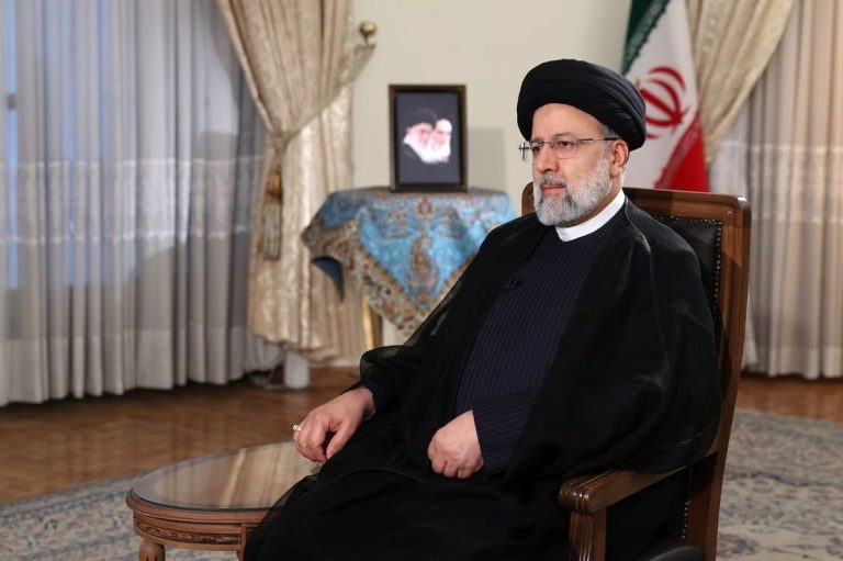 نگاهی به لحظات ویژه دعای همدلی تهرانی‌ها برای سلامتی رئیس‌جمهور رئیسی