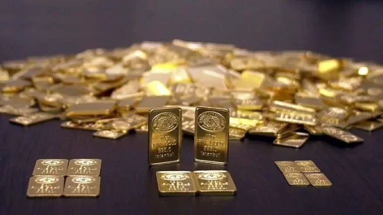 قیمت طلای جهانی نزول اندکی را تجربه می‌کند