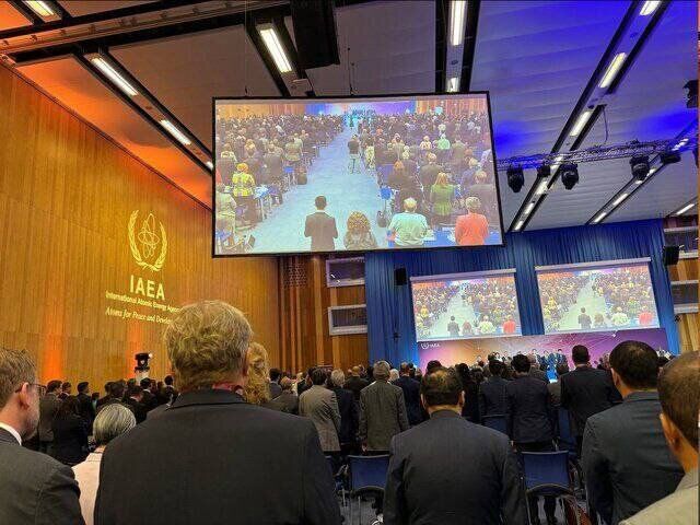 لحظاتی از حرمت و ادای احترام؛ یک دقیقه سکوت برای ایران در درون جلسه کنفرانس جهانی امنیت هسته‌ای