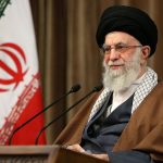لحظه تاریخی: رهبر انقلاب در قاب تصویر هنگام ادای وظیفه ملی در حسینیه امام خمینی